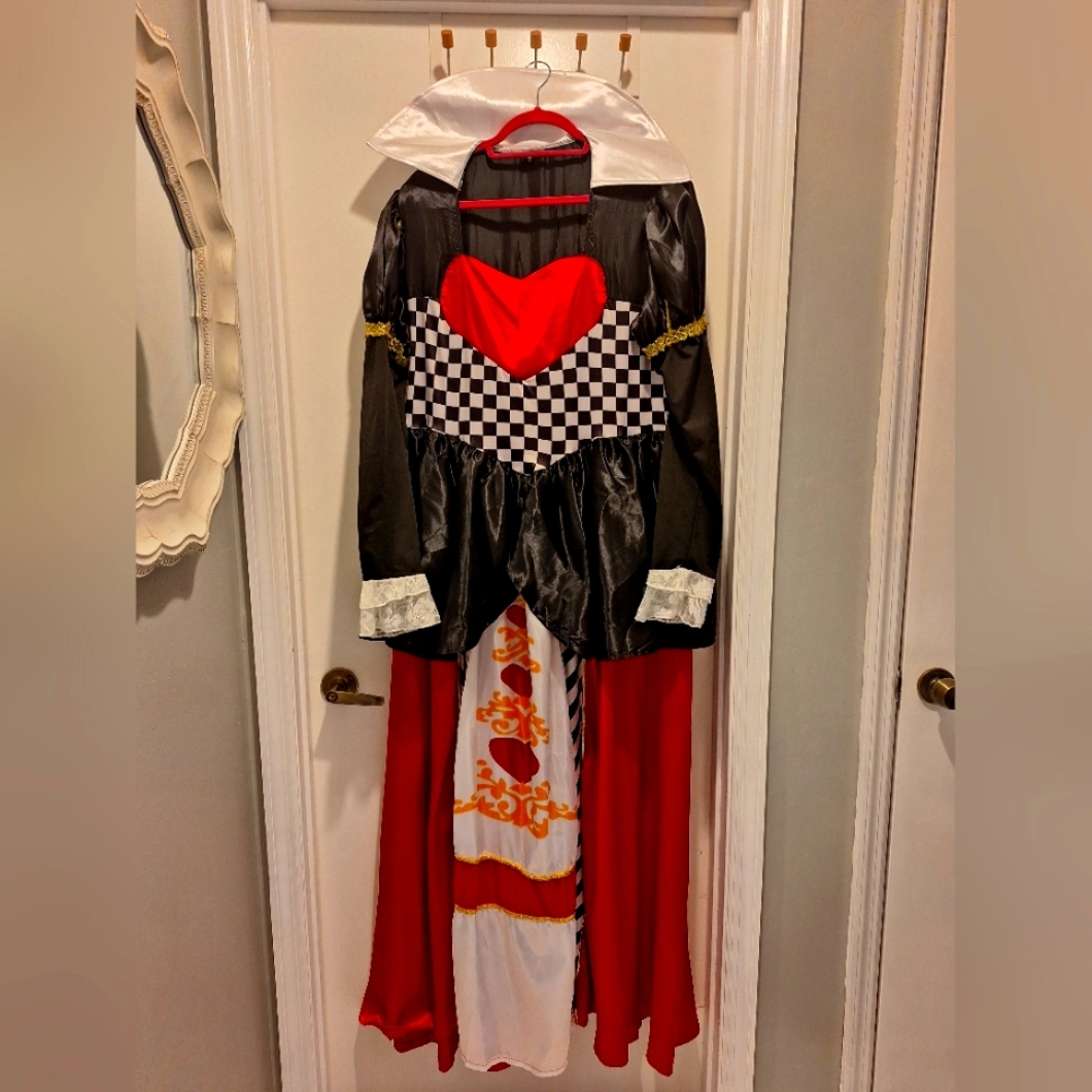 The Queen of Hearts, Women's Halloween Costume